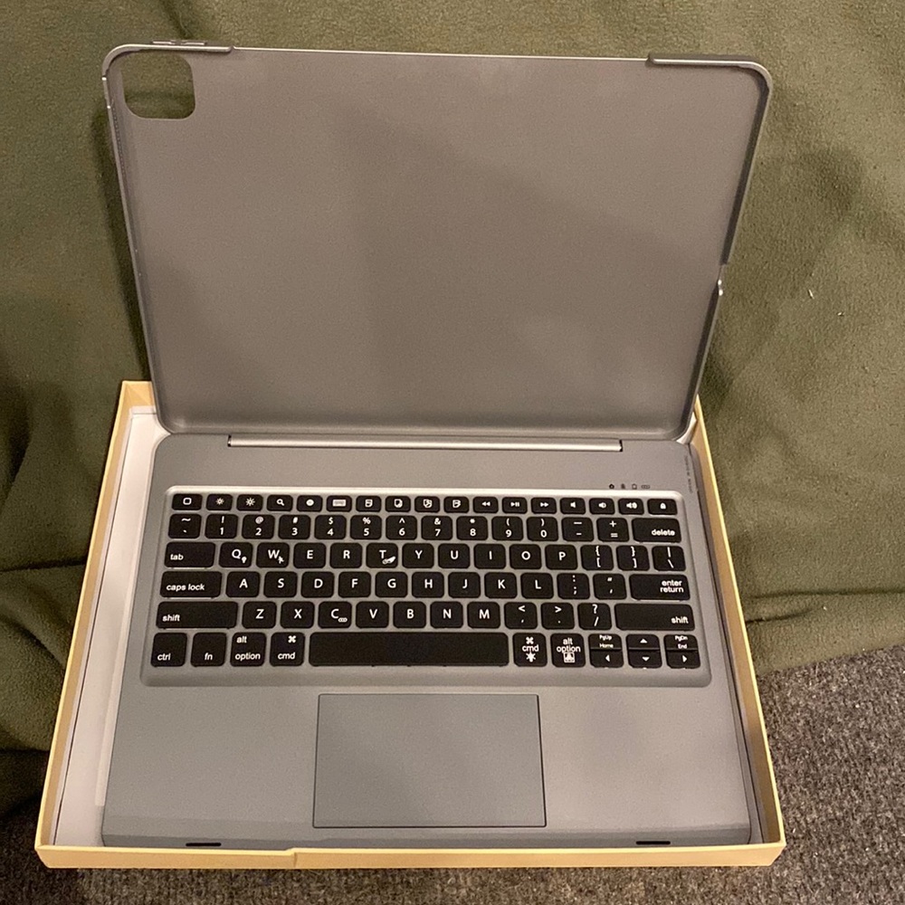 IPad Pro keyboard, case - brand new in box